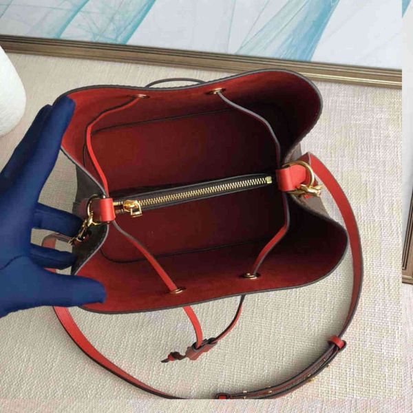 7a+fashion classic brown flower letters print bucket bag woman shoulder crossbody purses canvas genuine leather hand bags with
7a+fashion classic brown flower letters print bucket bag woman shoulder crossbody purses canvas genuine leather hand bags with