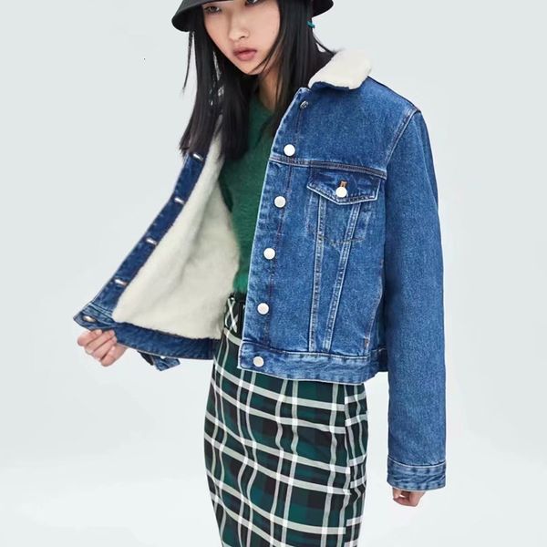 2021 women's denim jacket new style winter fur lining jackets plus size jeans coats female warm outerwear h4k9, Black;brown
2021 women's denim jacket new style winter fur lining jackets plus size jeans coats female warm outerwear h4k9, Black;brown