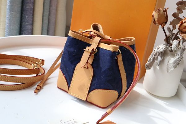 bucket bag ladies one-shoulder messenger canvas leather color-blocking detachable drawstring mini fashion handbag
bucket bag ladies one-shoulder messenger canvas leather color-blocking detachable drawstring mini fashion handbag