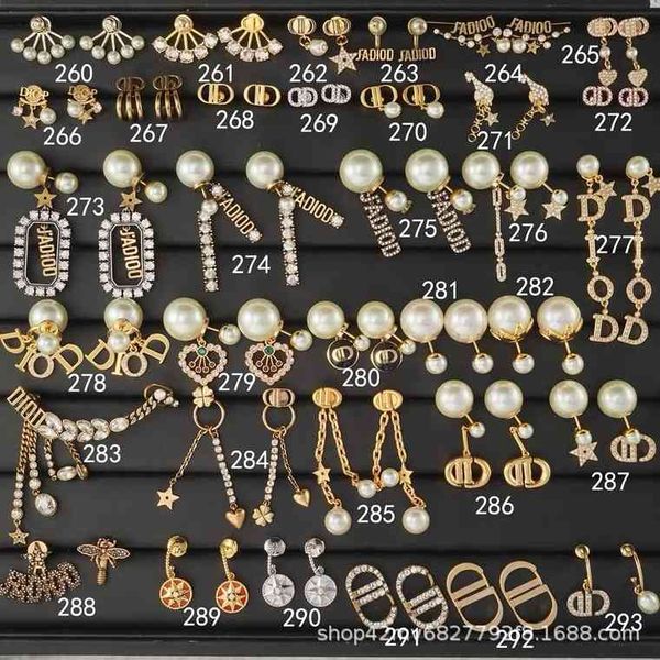 christian/dio jewelry d home dijia 2021cd pearl letter sier needle earrings couple female, Red;brown
christian/dio jewelry d home dijia 2021cd pearl letter sier needle earrings couple female, Red;brown