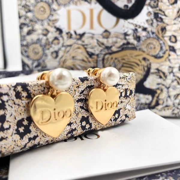 2021 new designer star in 2021 same love pearl earrings fashion luxury earrings, Gray
2021 new designer star in 2021 same love pearl earrings fashion luxury earrings, Gray