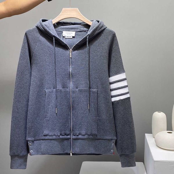 and women men thom autumn winter new tb four bars hooded zipper sweater hoodies casual jacket cardigan browne 2021, White;black
and women men thom autumn winter new tb four bars hooded zipper sweater hoodies casual jacket cardigan browne 2021, White;black