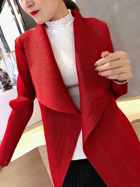 women's trench coats pleated windbreaker 2021 autumn solid color large size mid-length fashion lapel over-the-knee jacket, Tan;black
women's trench coats pleated windbreaker 2021 autumn solid color large size mid-length fashion lapel over-the-knee jacket, Tan;black