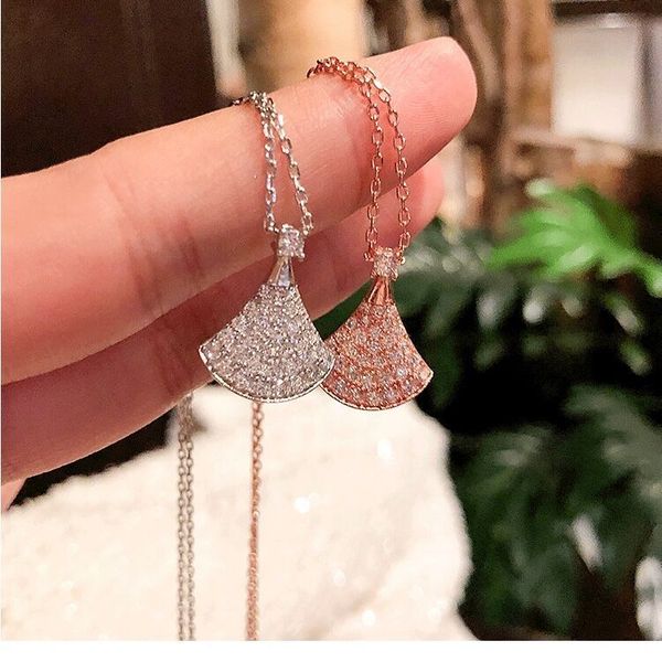 necklace baojia skirt 925 sterling silver plated 18k gold diamond studded rose fan full pendant
necklace baojia skirt 925 sterling silver plated 18k gold diamond studded rose fan full pendant