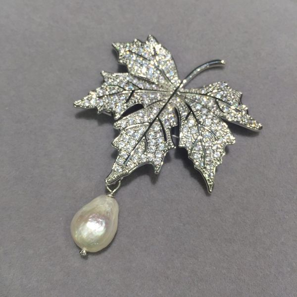 baroque natural fresh water pearl copper with cubic zircon maple leaf brooch pins office career fashion women jewel, Gray
baroque natural fresh water pearl copper with cubic zircon maple leaf brooch pins office career fashion women jewel, Gray