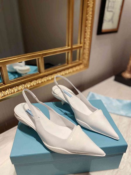sandals 21ss spring and summer women's cat heel sandals designer low-heel slippers black white primrose women fashion slipperss rubber
sandals 21ss spring and summer women's cat heel sandals designer low-heel slippers black white primrose women fashion slipperss rubber