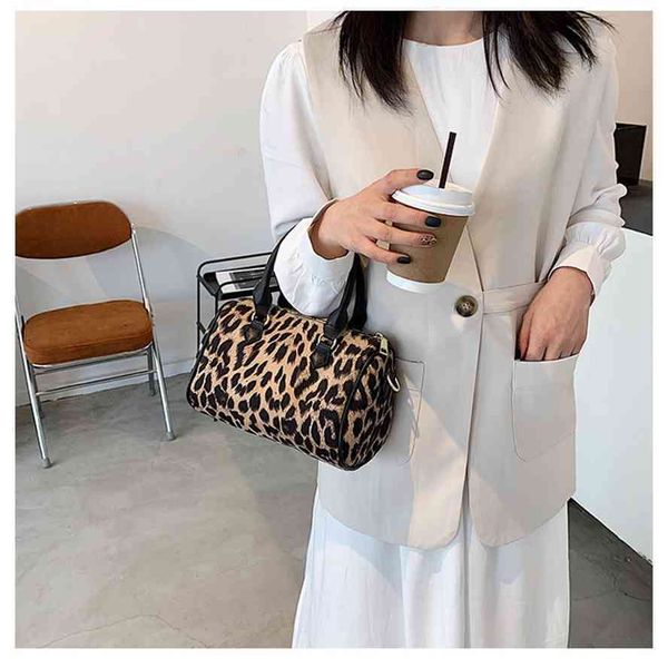 storage baagautumn and winter leopard print women's 2020 new fashion net red boston handbag versatile one shoulder messenger baggg bag
storage baagautumn and winter leopard print women's 2020 new fashion net red boston handbag versatile one shoulder messenger baggg bag