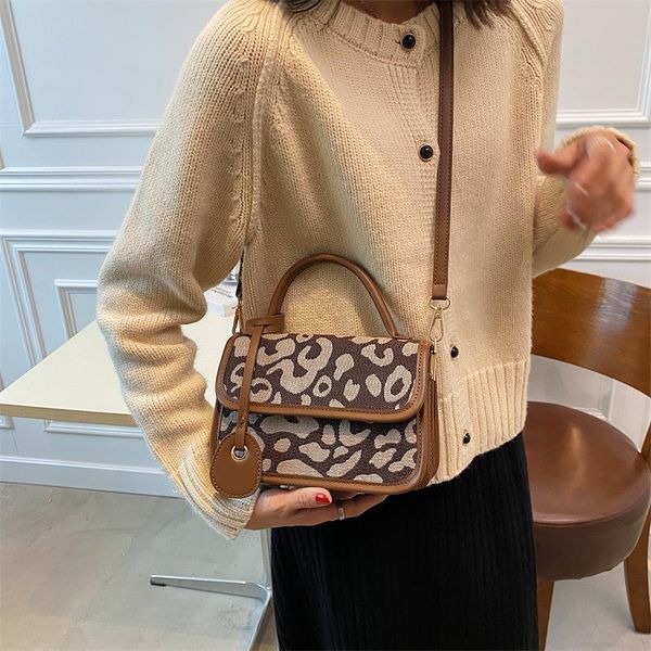 evening bags 2021 autumn shoulder bag portable small square messenger printed vcanvas tote korean version
evening bags 2021 autumn shoulder bag portable small square messenger printed vcanvas tote korean version