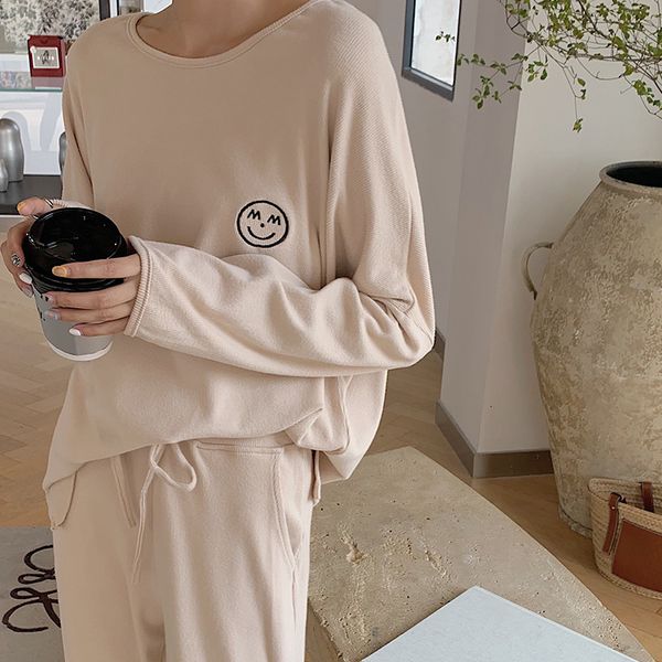 2021 new fall and winter warm languid lazy comfortable long sleeve trousers casual home wear women's pajamas suit can be worn outside 1, Black;red
2021 new fall and winter warm languid lazy comfortable long sleeve trousers casual home wear women's pajamas suit can be worn outside 1, Black;red