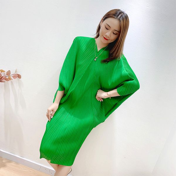 2021 new pleated v-neck autumn fall women green batwing sleeve plus size women's clothing mermaid long elegant lte5, Black;gray
2021 new pleated v-neck autumn fall women green batwing sleeve plus size women's clothing mermaid long elegant lte5, Black;gray