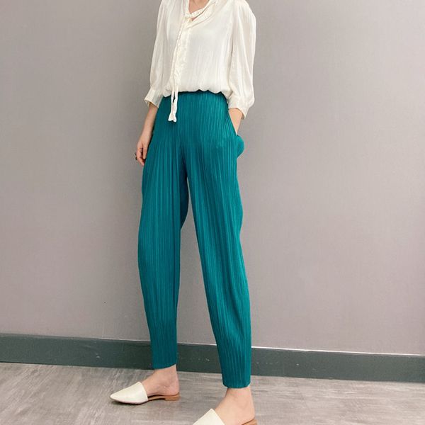 2021 new autumn winter pleated pencil korean women aesthetic carrot black harem pants high waisted trousers m5xw, Black;white
2021 new autumn winter pleated pencil korean women aesthetic carrot black harem pants high waisted trousers m5xw, Black;white