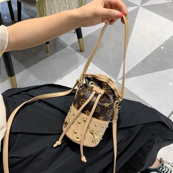 new bag retro phone small mini ck2020 bucket port mobile lady shoulder rivet messenger lmlii
new bag retro phone small mini ck2020 bucket port mobile lady shoulder rivet messenger lmlii