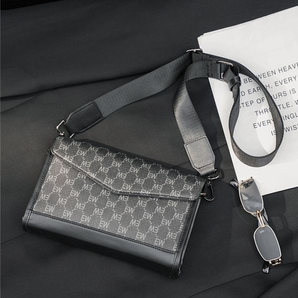 bag handbag 2021 fashion brand versatile men's small square korean single shoulder messenger, Black;red
bag handbag 2021 fashion brand versatile men's small square korean single shoulder messenger, Black;red