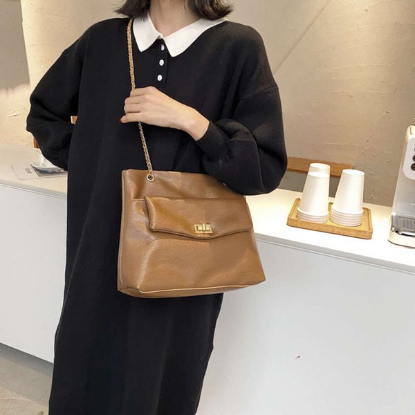 hbp fashion large capacity women's new fall 2021 simple single shoulder messenger chain tote bag
hbp fashion large capacity women's new fall 2021 simple single shoulder messenger chain tote bag