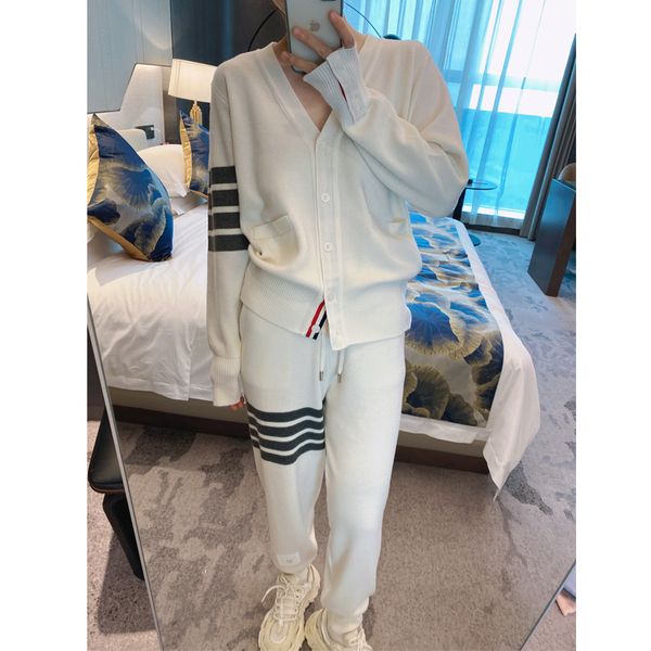 2021 new tb coat women's autumn and winter wool v-neck loose knit cardigan + guard pants two-piece suit, Gray
2021 new tb coat women's autumn and winter wool v-neck loose knit cardigan + guard pants two-piece suit, Gray