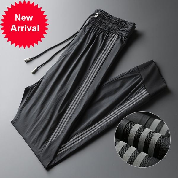2021 men's black jogger drawstring high-quality sports pants fashion side designer pantalon strap x199
2021 men's black jogger drawstring high-quality sports pants fashion side designer pantalon strap x199