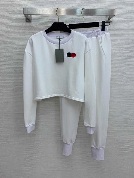 2020 new blockbuster double circle embroidered letter round neck short sweater + closed leg casual pants suit, Tan;black
2020 new blockbuster double circle embroidered letter round neck short sweater + closed leg casual pants suit, Tan;black