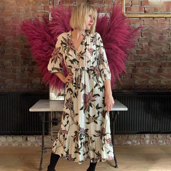 casual dresses floral print draw string midi dress woman summer high waist v neck lining long femme vintage french vestidos 2021, Black;gray
casual dresses floral print draw string midi dress woman summer high waist v neck lining long femme vintage french vestidos 2021, Black;gray