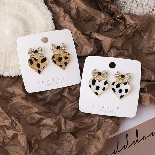 stud 2021 south korea fashion autumn and winter pearl rhinestone bow plush leopard love earrings women wholesale, Golden;silver
stud 2021 south korea fashion autumn and winter pearl rhinestone bow plush leopard love earrings women wholesale, Golden;silver