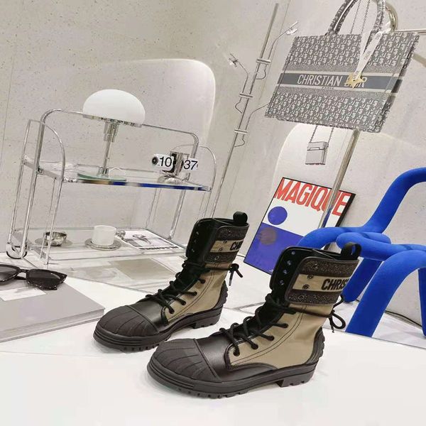 2021 star same british style lace up martin middle tube thick motorcycle shell head flat bottom short boots for women, Black
2021 star same british style lace up martin middle tube thick motorcycle shell head flat bottom short boots for women, Black