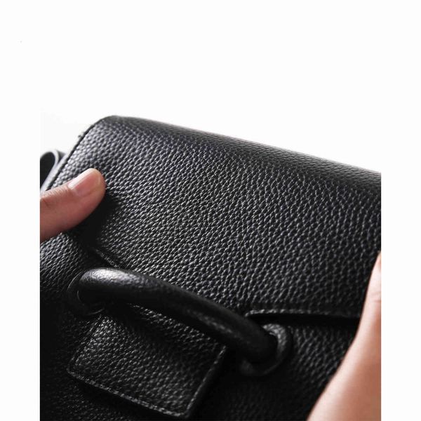 japanese niche women's bag ever city shoulder ins envelope layer cowhide messenger small square, Black;red
japanese niche women's bag ever city shoulder ins envelope layer cowhide messenger small square, Black;red