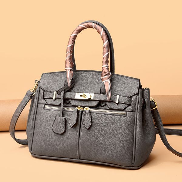 70% factory store fashion classic hand 2021 autumn and winter silk scarf single shoulder messenger bag bag
70% factory store fashion classic hand 2021 autumn and winter silk scarf single shoulder messenger bag bag
