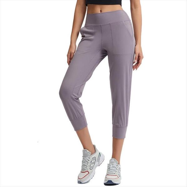 yoga sport cropped joggers with womens capri pocket workout stretch fabrics, Black;white
yoga sport cropped joggers with womens capri pocket workout stretch fabrics, Black;white