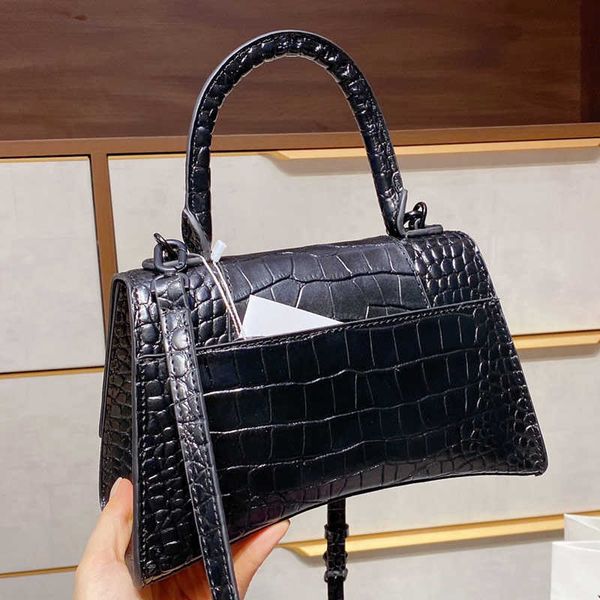 designer bags womens handbags crossbody bag backpack semilunar hand metal b letter shoulder cowhide leather detachable strap to
designer bags womens handbags crossbody bag backpack semilunar hand metal b letter shoulder cowhide leather detachable strap to