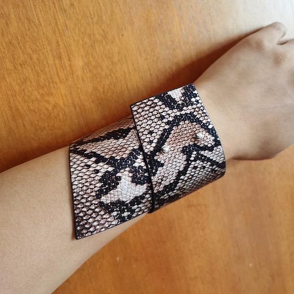 tennis leather bracelets women fashion crack snake vintage bangles bracelet jewelry punk style soft jewellery cool wholesale, Golden;silver
tennis leather bracelets women fashion crack snake vintage bangles bracelet jewelry punk style soft jewellery cool wholesale, Golden;silver
