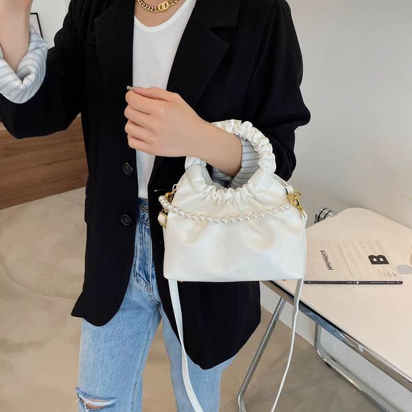 ins fashion pleated portable women's bag 2021 new pearl chain single shoulder foreign style diagonal princess
ins fashion pleated portable women's bag 2021 new pearl chain single shoulder foreign style diagonal princess