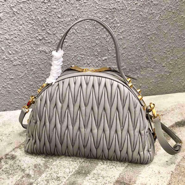 7a+designers latest style fashion bags 5bb034 lambskin the leather is soft and delicate adjustable remove the shoulder strap fashion
7a+designers latest style fashion bags 5bb034 lambskin the leather is soft and delicate adjustable remove the shoulder strap fashion