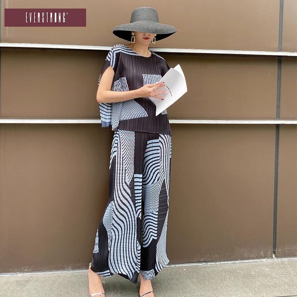 women's two piece pants 2021 printed sleeveless miyak fold large size slimming casual drape flared o-neck two-piece suit, White
women's two piece pants 2021 printed sleeveless miyak fold large size slimming casual drape flared o-neck two-piece suit, White