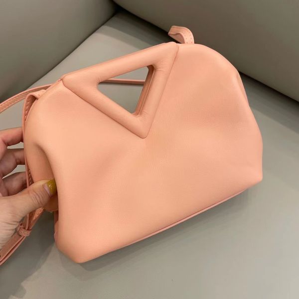 wholesale 2021 inverted triangle clip bag cloud bag single shoulder messenger handbag wan woven crossbody bag
wholesale 2021 inverted triangle clip bag cloud bag single shoulder messenger handbag wan woven crossbody bag