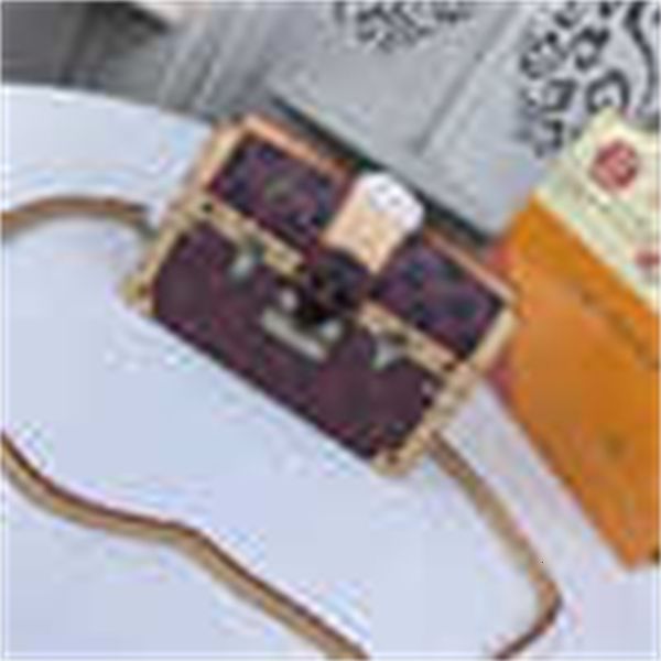 cross brand designer luxury m55456 bags female bag fashion trend totes female bag truck clutch shoulder handbags iconic handles body bag
cross brand designer luxury m55456 bags female bag fashion trend totes female bag truck clutch shoulder handbags iconic handles body bag