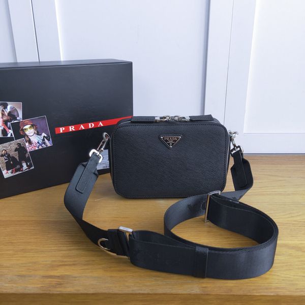 oreign trade messenger bag double zipper mini square triangle label men's and women's mobile phone shoulder luxuryss designerss yw
oreign trade messenger bag double zipper mini square triangle label men's and women's mobile phone shoulder luxuryss designerss yw