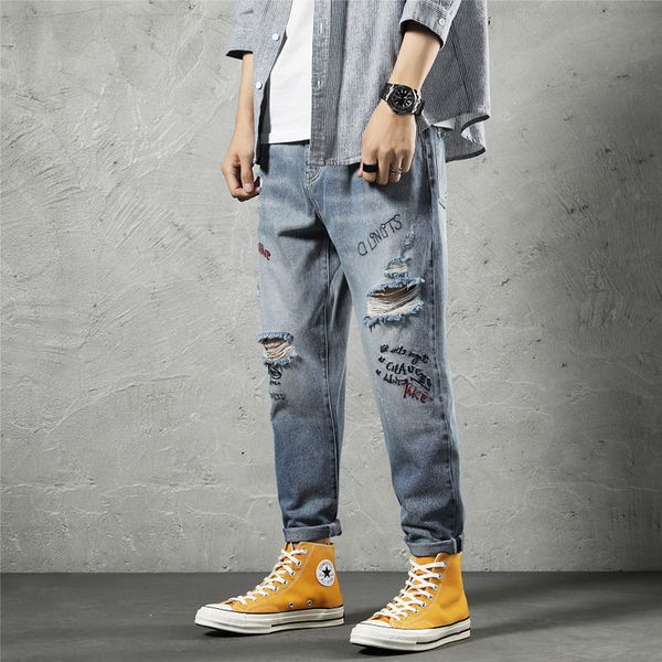 2021 new japanese style fashion light blue embroidery designer ripped harem pants wide leg trouser streetwear hip hop jeans men lc71
2021 new japanese style fashion light blue embroidery designer ripped harem pants wide leg trouser streetwear hip hop jeans men lc71