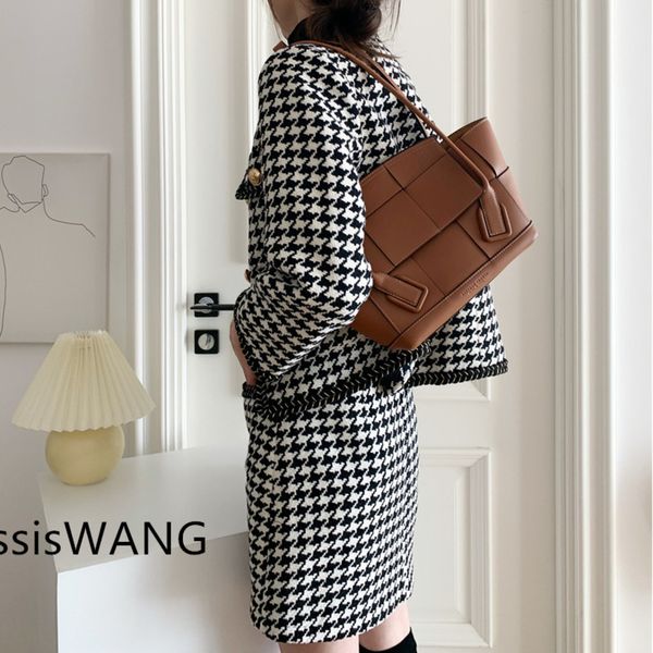 korean houndstooth vintage suits women 2 piece set knitted cardigan coat + bodycon skirts suits casual office lady sets, Black;brown
korean houndstooth vintage suits women 2 piece set knitted cardigan coat + bodycon skirts suits casual office lady sets, Black;brown