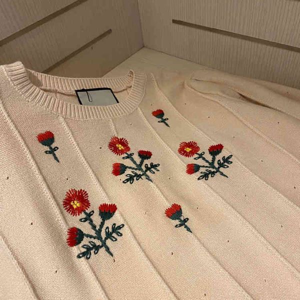 2022 factory wholesale new model g + 21 early autumn lazy style crocheted sweater women's round neck pullover loose, White;black
2022 factory wholesale new model g + 21 early autumn lazy style crocheted sweater women's round neck pullover loose, White;black