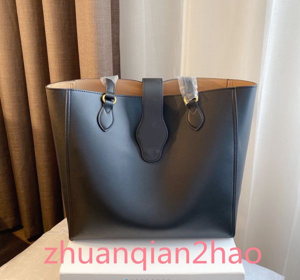 2021 classic tote bag hearts portable handbag leisure genuine leather crossbody high-capacity shoulder bag clutch bag
2021 classic tote bag hearts portable handbag leisure genuine leather crossbody high-capacity shoulder bag clutch bag