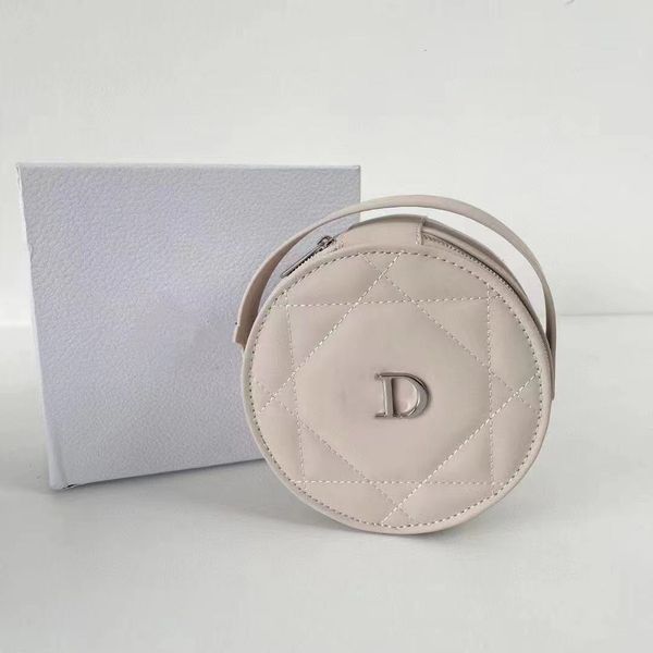 handbag family d's 2021 summer girls' makeup bag diy round cake is fashionable and small, the space full of zg points, Black;red
handbag family d's 2021 summer girls' makeup bag diy round cake is fashionable and small, the space full of zg points, Black;red
