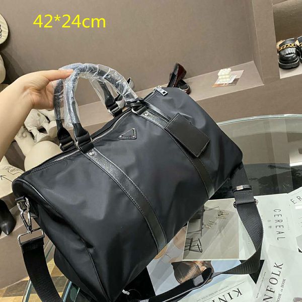 black duffel travel bags designers travel handbags shoulder bag triangle large capacity crossbody outdoor packs high quality
black duffel travel bags designers travel handbags shoulder bag triangle large capacity crossbody outdoor packs high quality