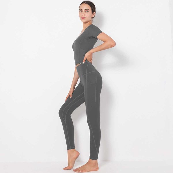 elastic tight outer wearing high waist hip lifting nude yoga pants fitns short sleeve pants set, Gray
elastic tight outer wearing high waist hip lifting nude yoga pants fitns short sleeve pants set, Gray