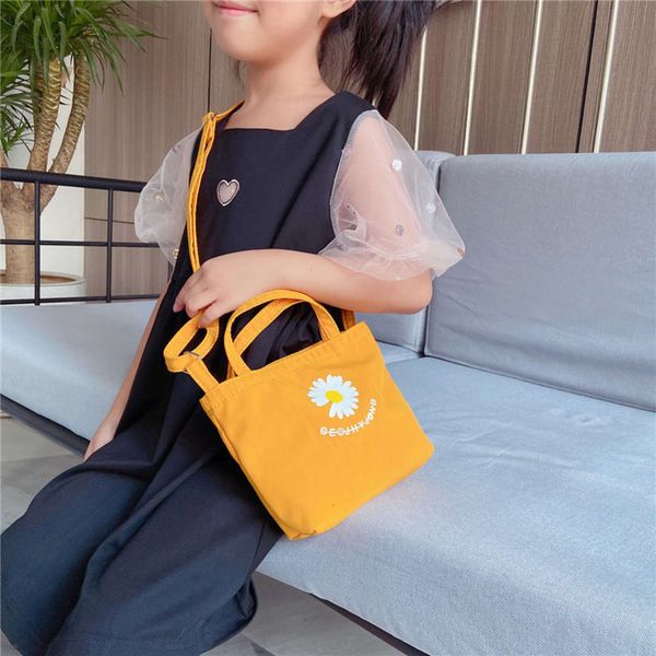 hbp 2021 korean fashion daisy canvas messenger men's and women's single shoulder bag children's satchel
hbp 2021 korean fashion daisy canvas messenger men's and women's single shoulder bag children's satchel