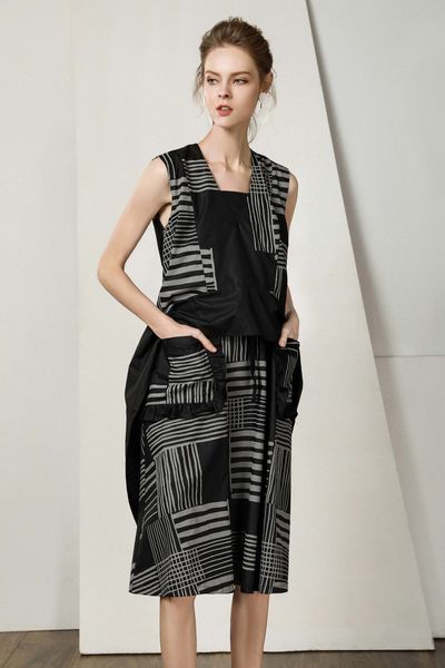 2021 new summer vintage women es elegant lady sleeveless irregular neck collar two pockets at the front side lm7y, Black;gray
2021 new summer vintage women es elegant lady sleeveless irregular neck collar two pockets at the front side lm7y, Black;gray