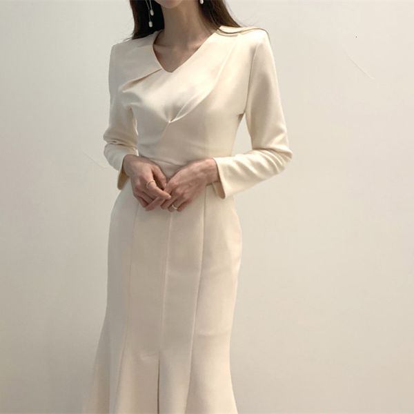 2021 v-neck solid minimalist women new autumn fashion elegant ol knee length black es female vestidos 2ro1, Black;gray
2021 v-neck solid minimalist women new autumn fashion elegant ol knee length black es female vestidos 2ro1, Black;gray