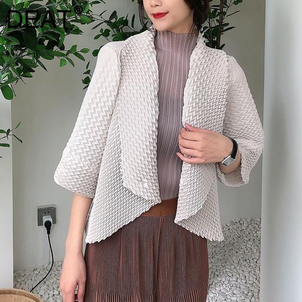 women's jackets deat pleated woman short batwing sleeve cardigan loose lapel causal wild outerwear thick 2021 autumn fashion ht420, Black;brown
women's jackets deat pleated woman short batwing sleeve cardigan loose lapel causal wild outerwear thick 2021 autumn fashion ht420, Black;brown