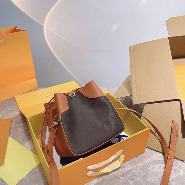 classic designed leather bucket bag fashion street style large capacity exquisite design drawstring shoulder bags handbags
classic designed leather bucket bag fashion street style large capacity exquisite design drawstring shoulder bags handbags