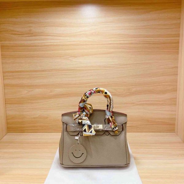 design s 2021 orange horizontal square hard handle middle crossbar solid color type lock belt cover bag
design s 2021 orange horizontal square hard handle middle crossbar solid color type lock belt cover bag