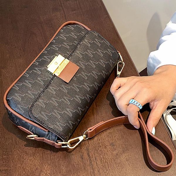 evening bags fashion women shoulder letter handbag pu leather tote female flap baguette
evening bags fashion women shoulder letter handbag pu leather tote female flap baguette