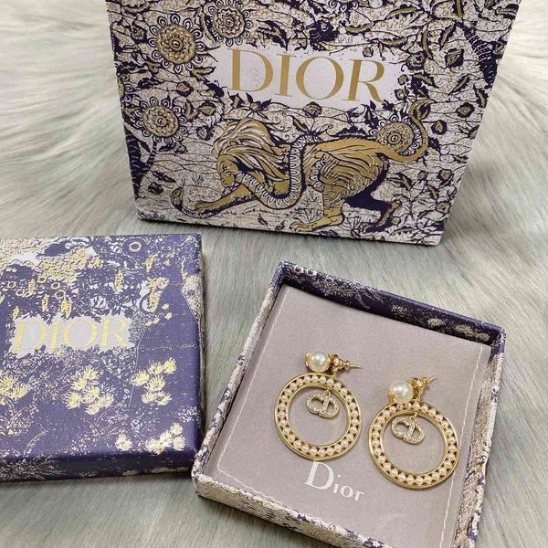 2021 luxury designer jewelry small fragrance earrings female 2021 new fashion korean pearl temperament net red s925 silver needle
2021 luxury designer jewelry small fragrance earrings female 2021 new fashion korean pearl temperament net red s925 silver needle